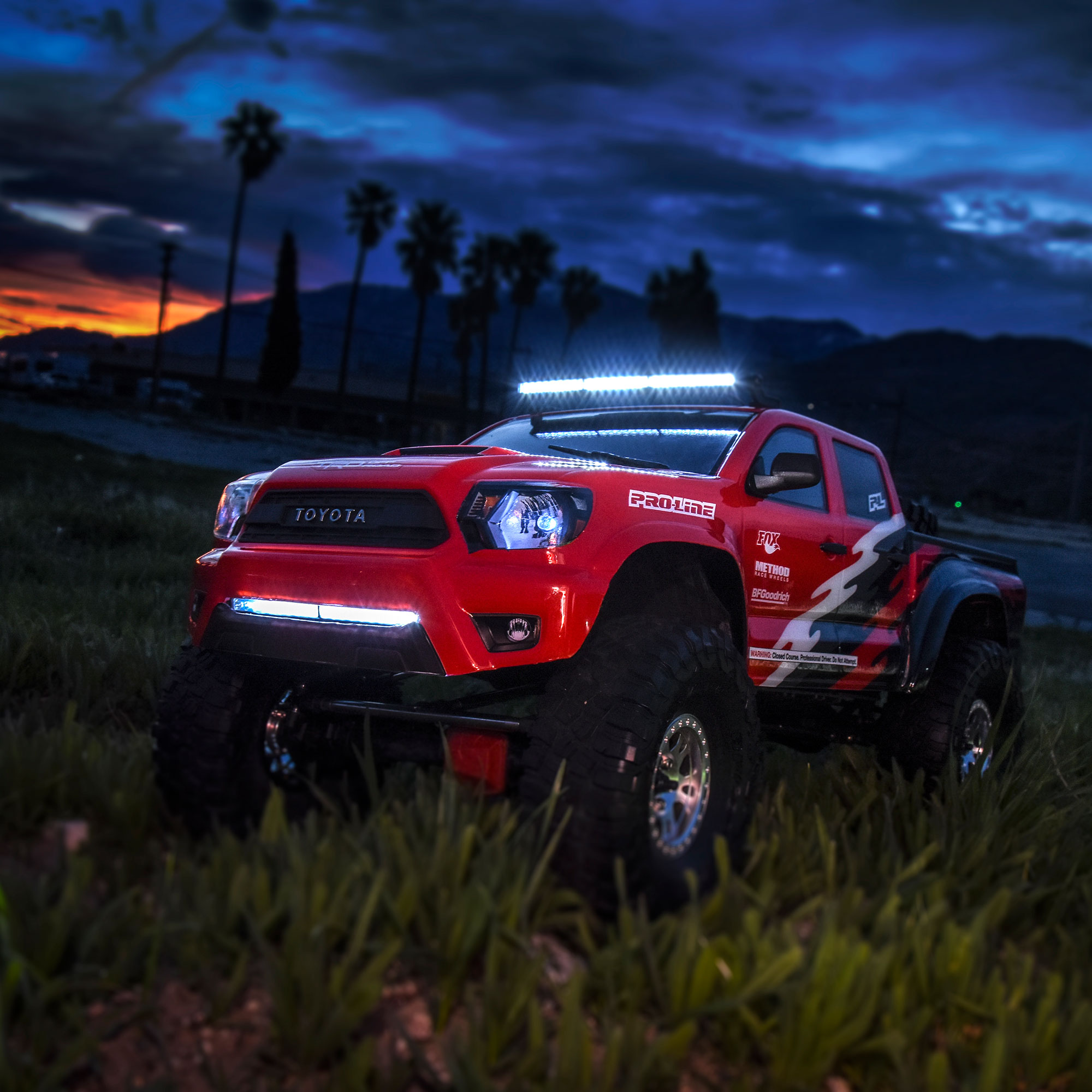 1/10 2015 Toyota Tacoma TRD Pro Clear Body 12.3" Wheelbase: Crawlers